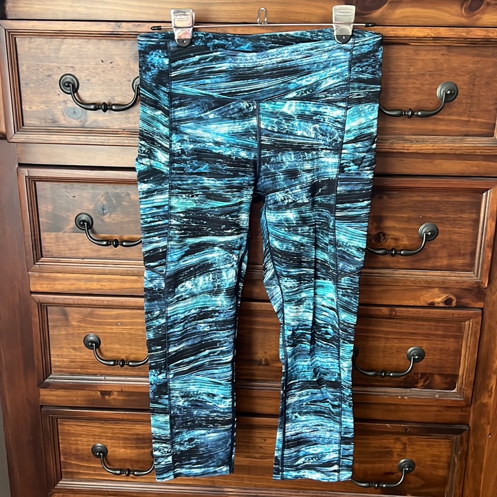 Lululemon Blue kaleidoscope cropped leggings